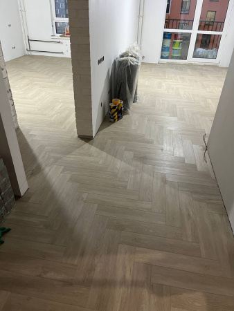 Кварцвиниловая плитка (Елочка) Alpine Floor Легкий паркет (Light Parquet) Дуб Адара ЕСО 13-14