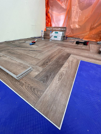 Кварцвиниловая плитка (Елочка) Alpine Floor Легкий паркет (Light Parquet) Дуб Фафнир ЕСО 13-16