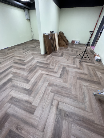 Кварцвиниловая плитка (Елочка) Alpine Floor Легкий паркет (Light Parquet) Дуб Фафнир ЕСО 13-16
