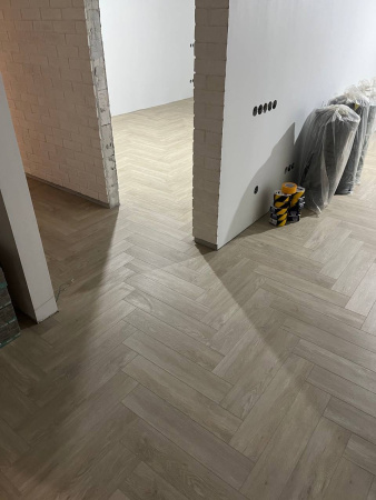 Кварцвиниловая плитка (Елочка) Alpine Floor Легкий паркет (Light Parquet) Дуб Адара ЕСО 13-14